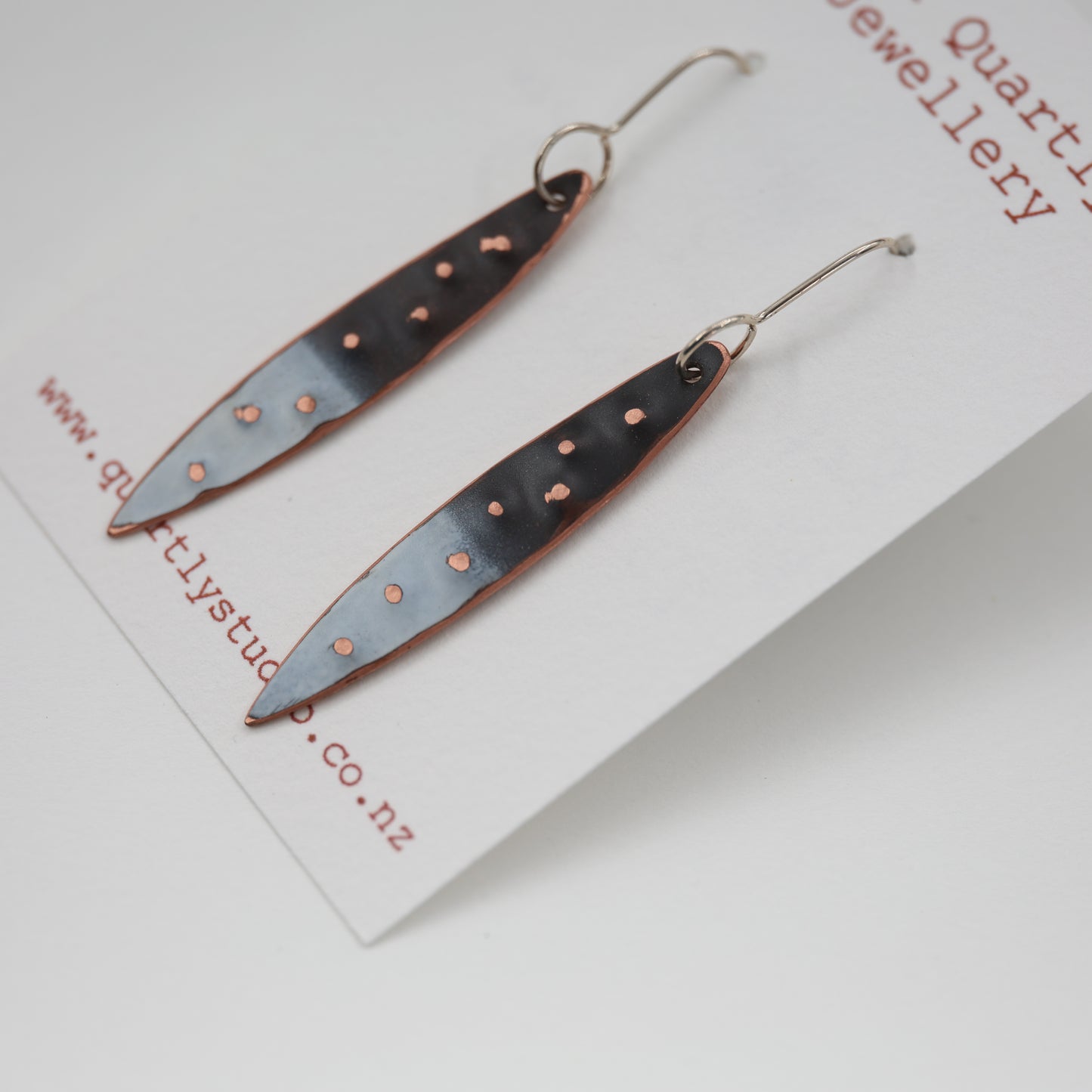 Black & White Copper/Narrow Leaf