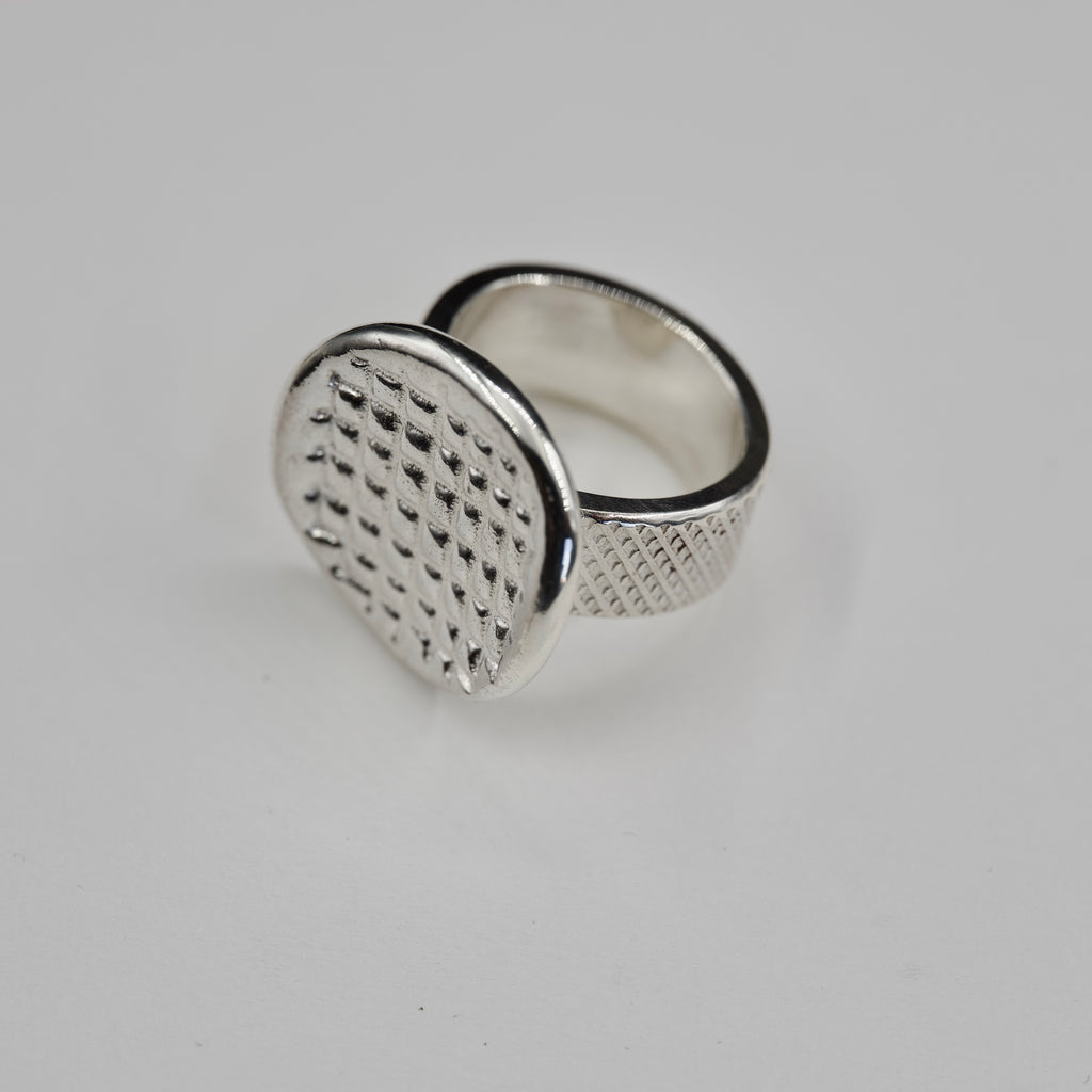 Grid Pattern - Contemporary Style Ring