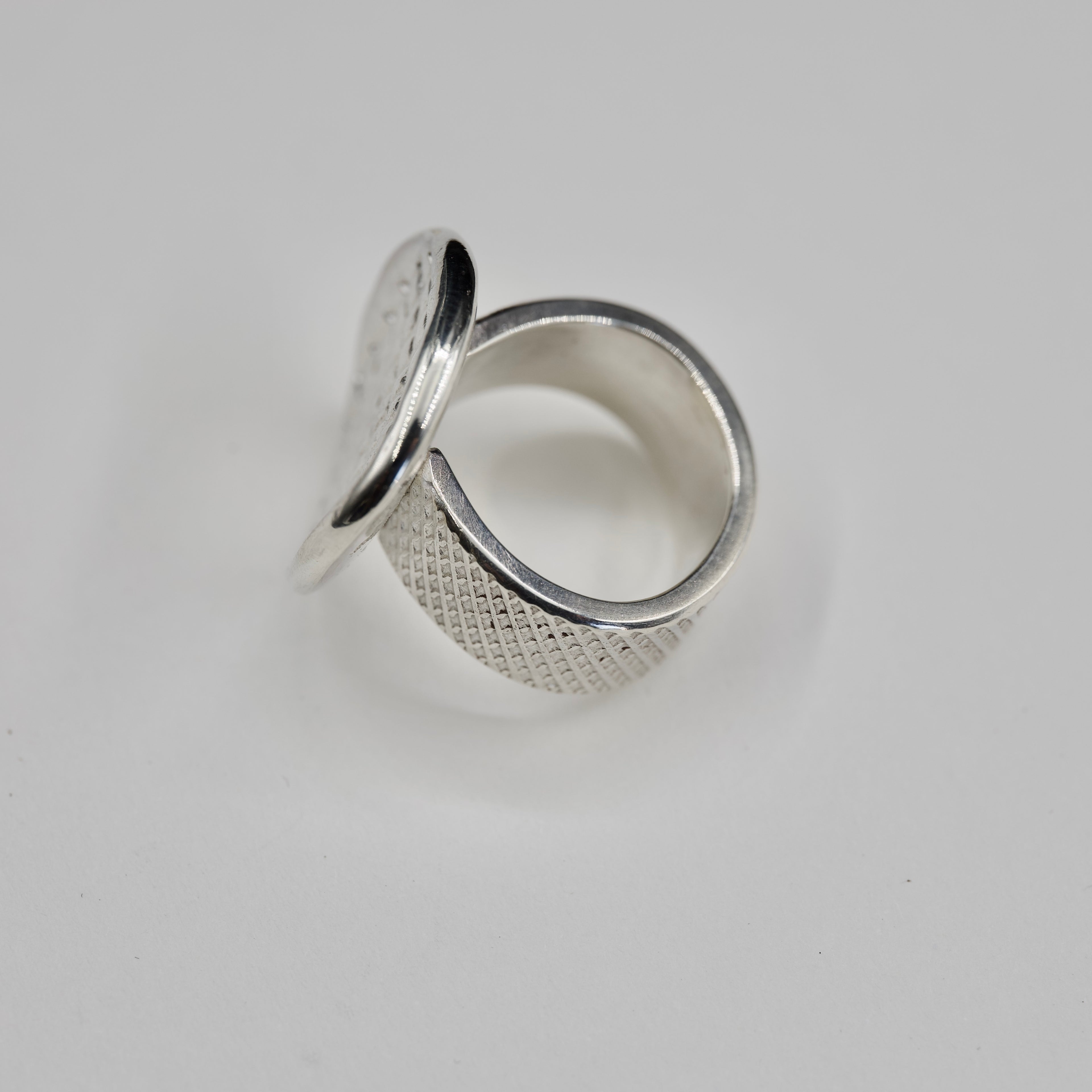 Grid Pattern - Contemporary Style Ring