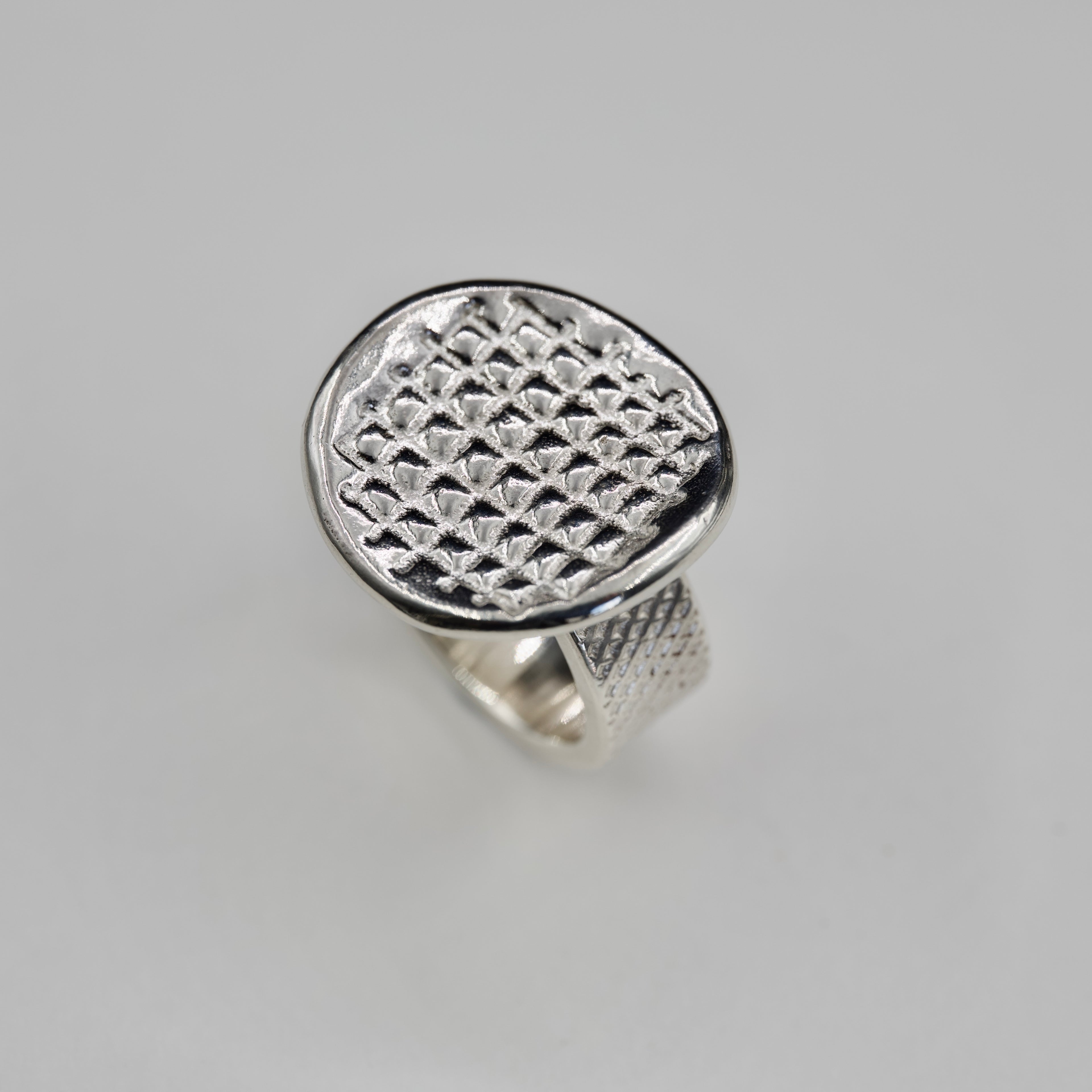 Grid Pattern - Contemporary Style Ring