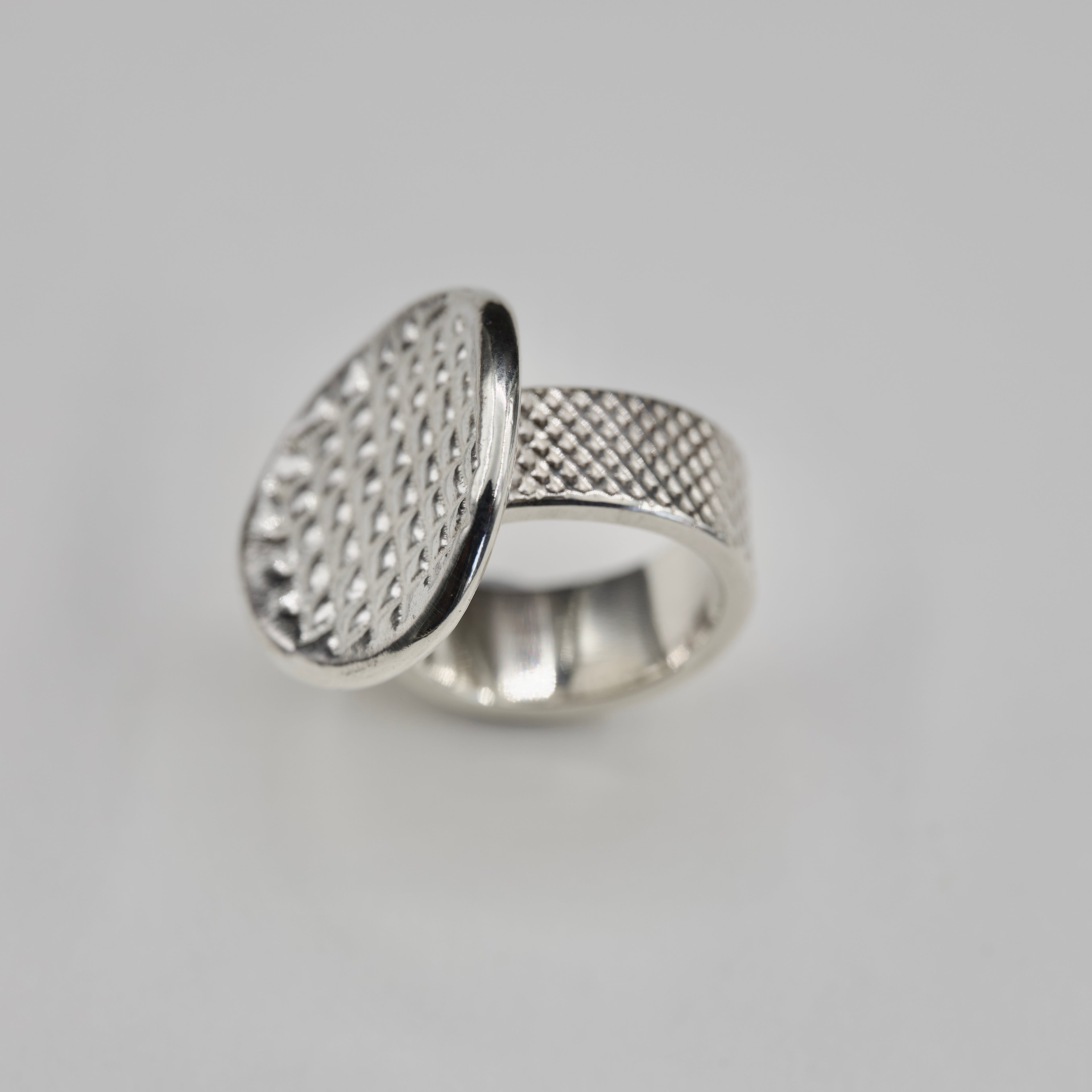 Grid Pattern - Contemporary Style Ring