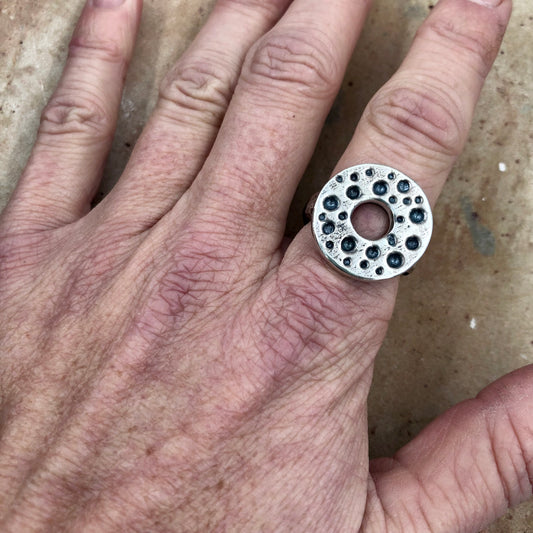 Contemporary Dot Circle Ring